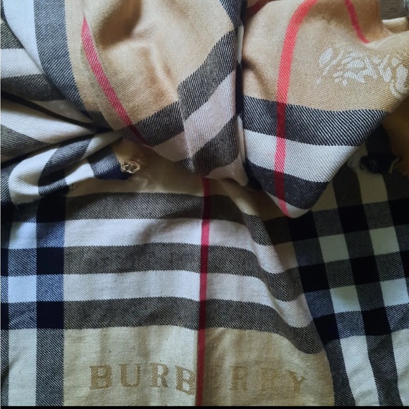 Not selling - asking for help if this looks fake or not from another seller - Picture 5 of 6